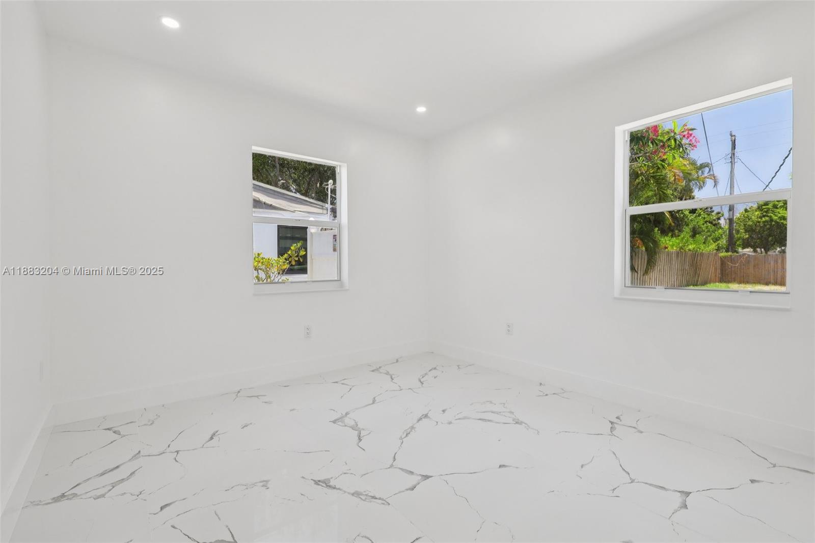 LAUDERDALE - Residential