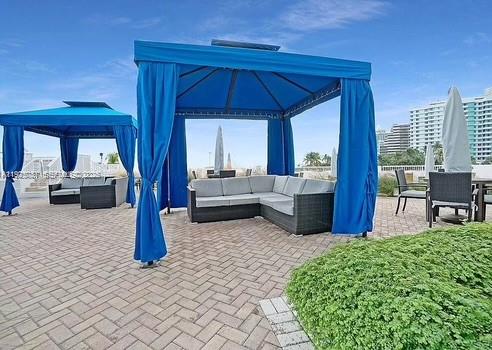 5401 Collins Ave 612