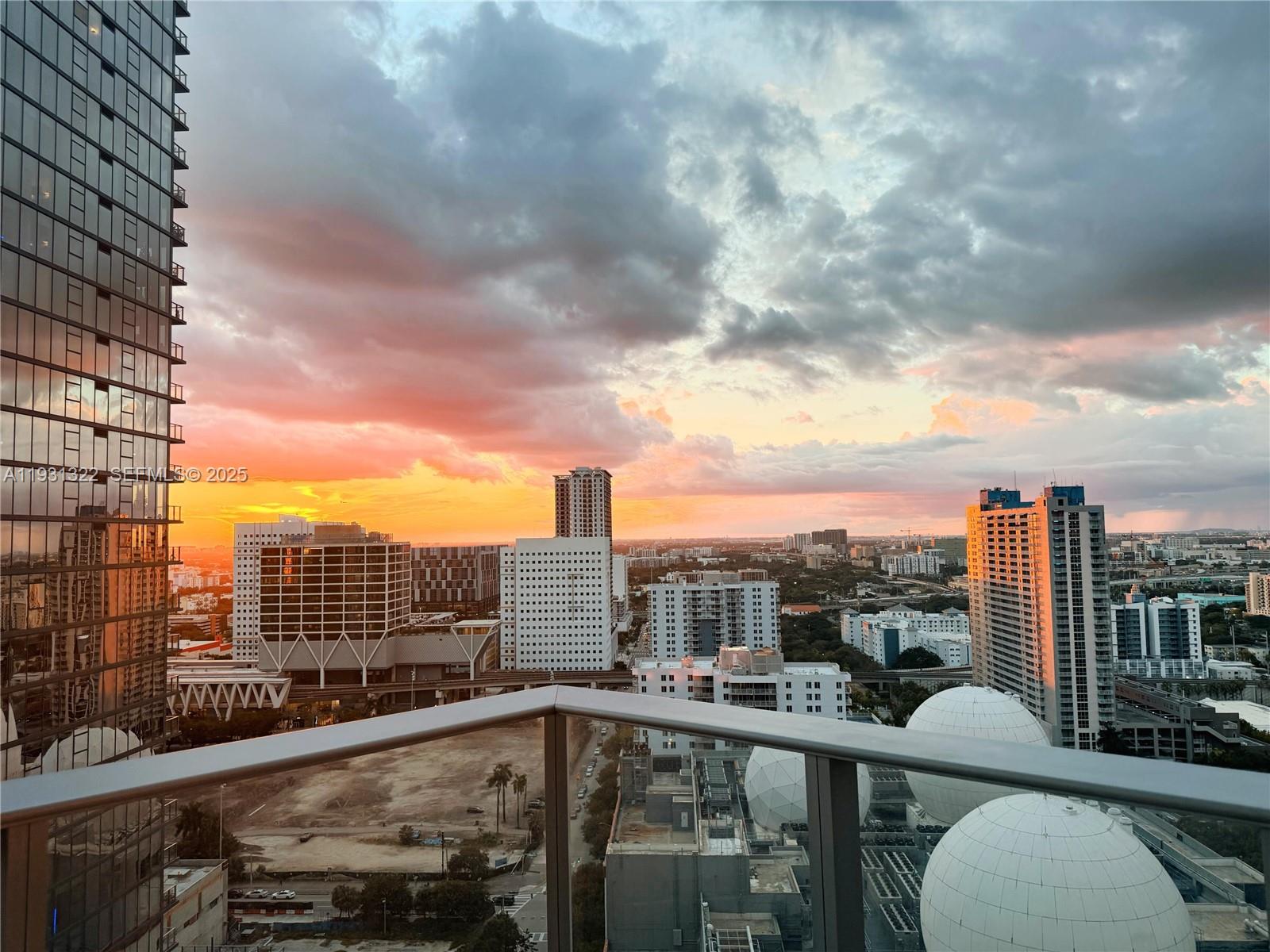 PARAMOUNT MIAMI WORLDCENT - Residential