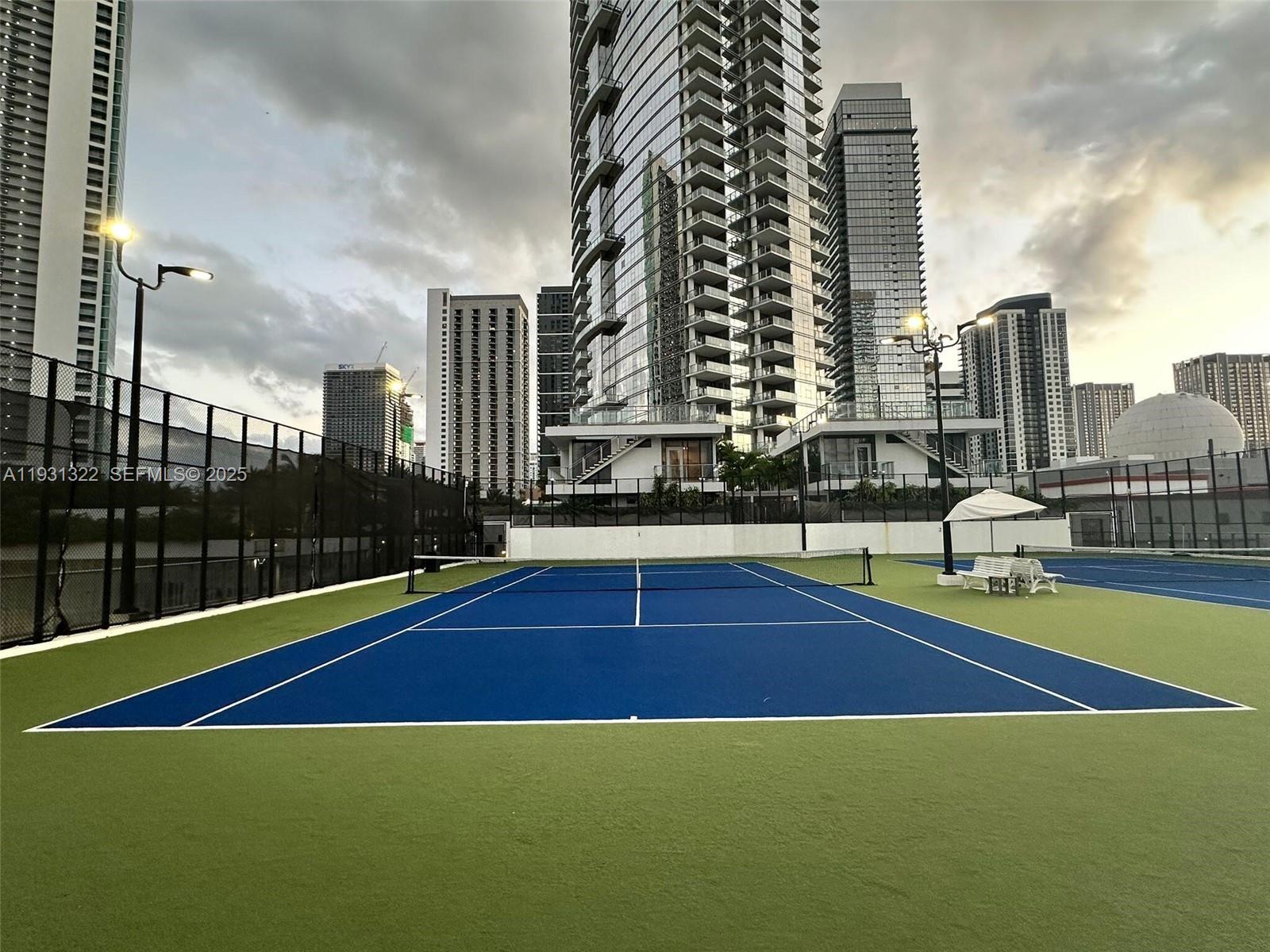 PARAMOUNT MIAMI WORLDCENT - Residential