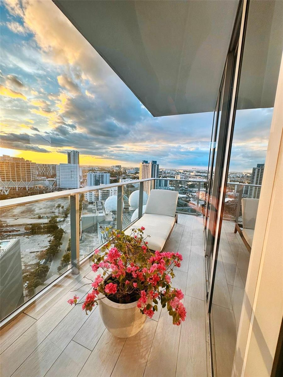 PARAMOUNT MIAMI WORLDCENT - Residential