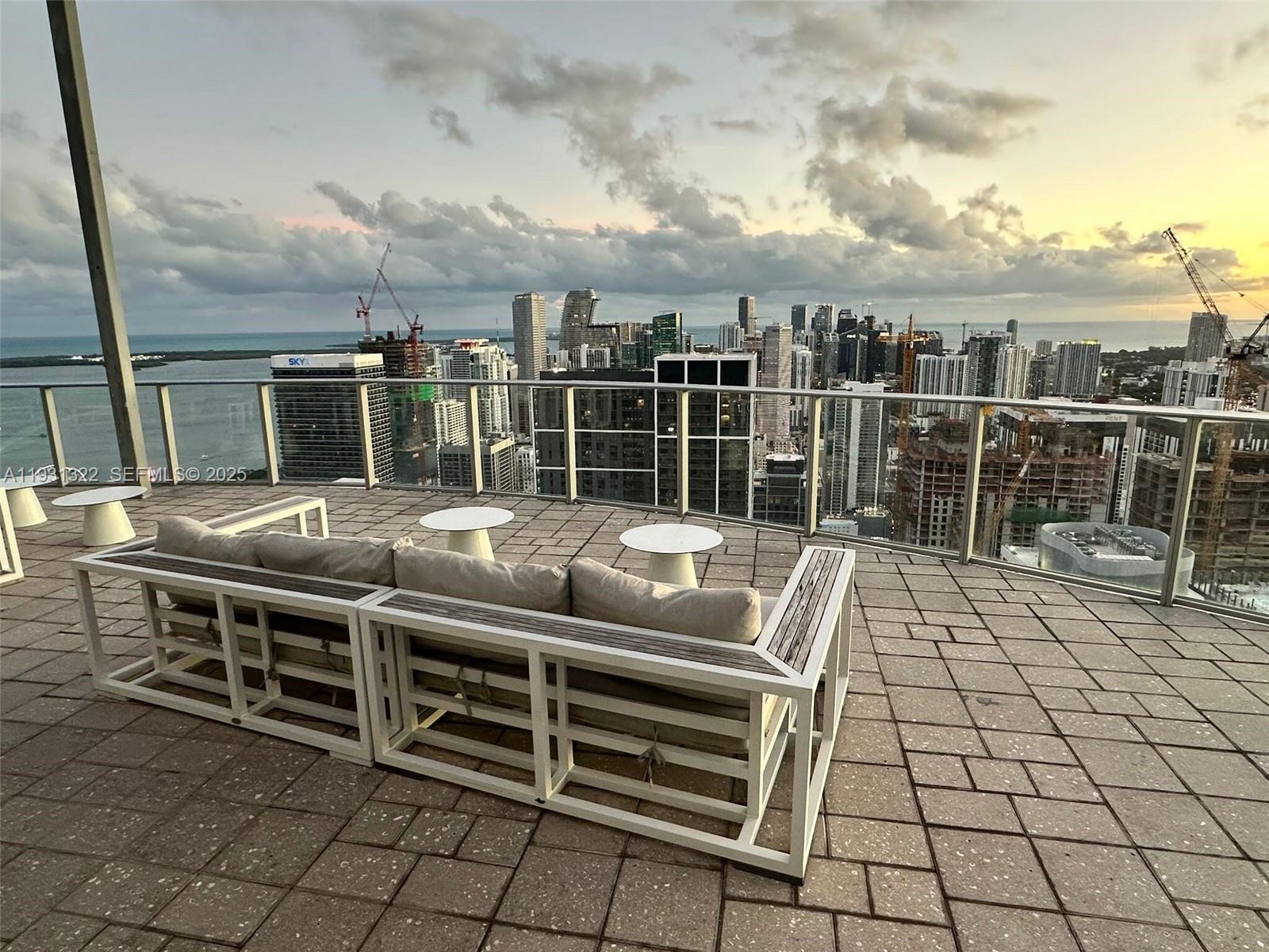 PARAMOUNT MIAMI WORLDCENT - Residential