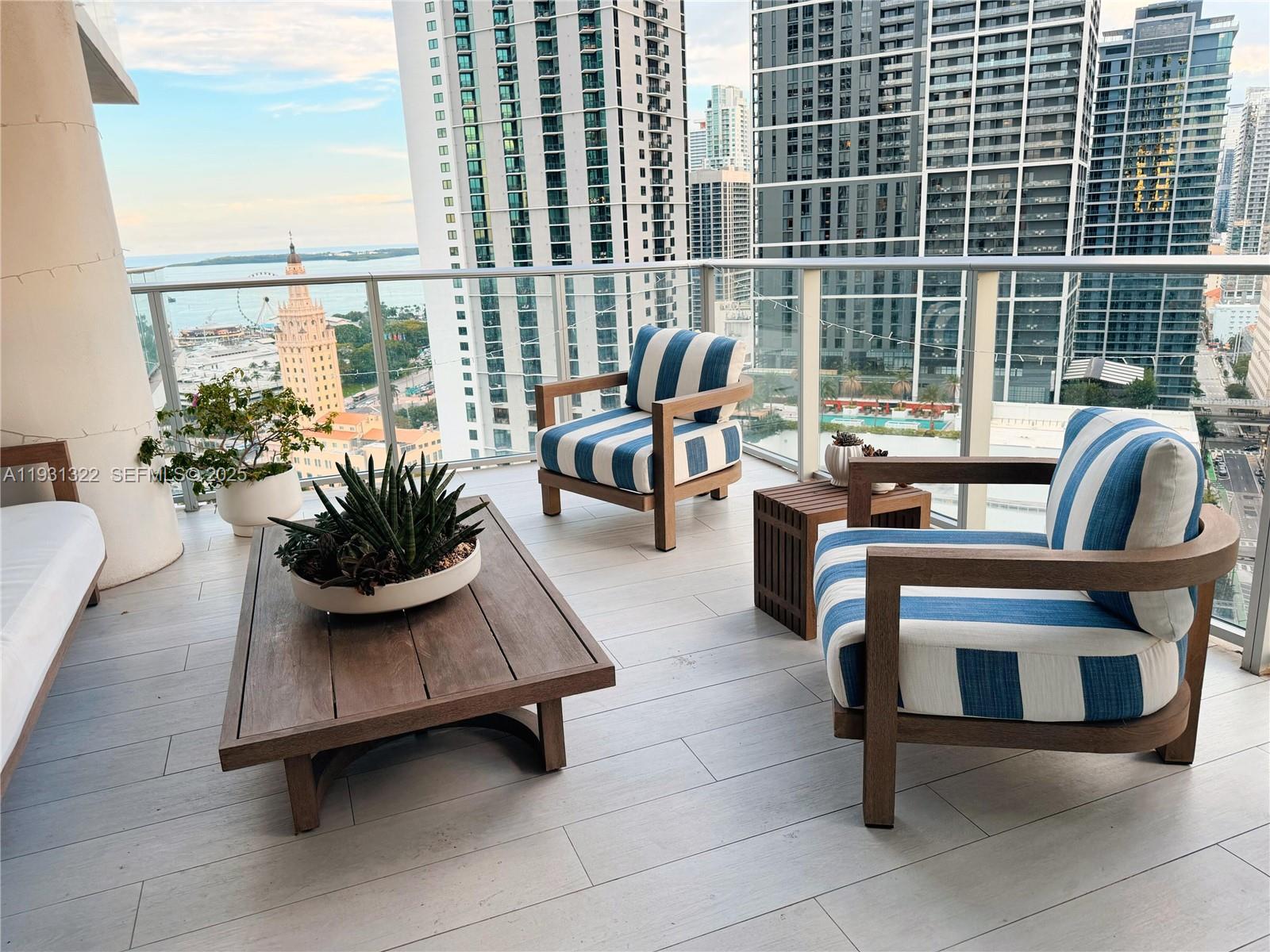 PARAMOUNT MIAMI WORLDCENT - Residential