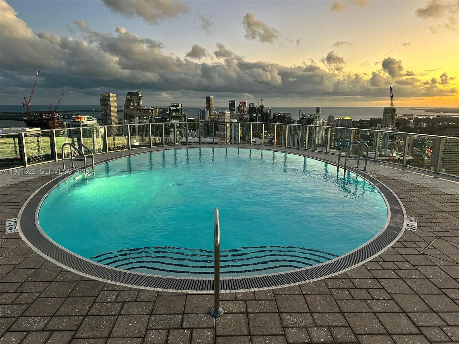 PARAMOUNT MIAMI WORLDCENT - Residential