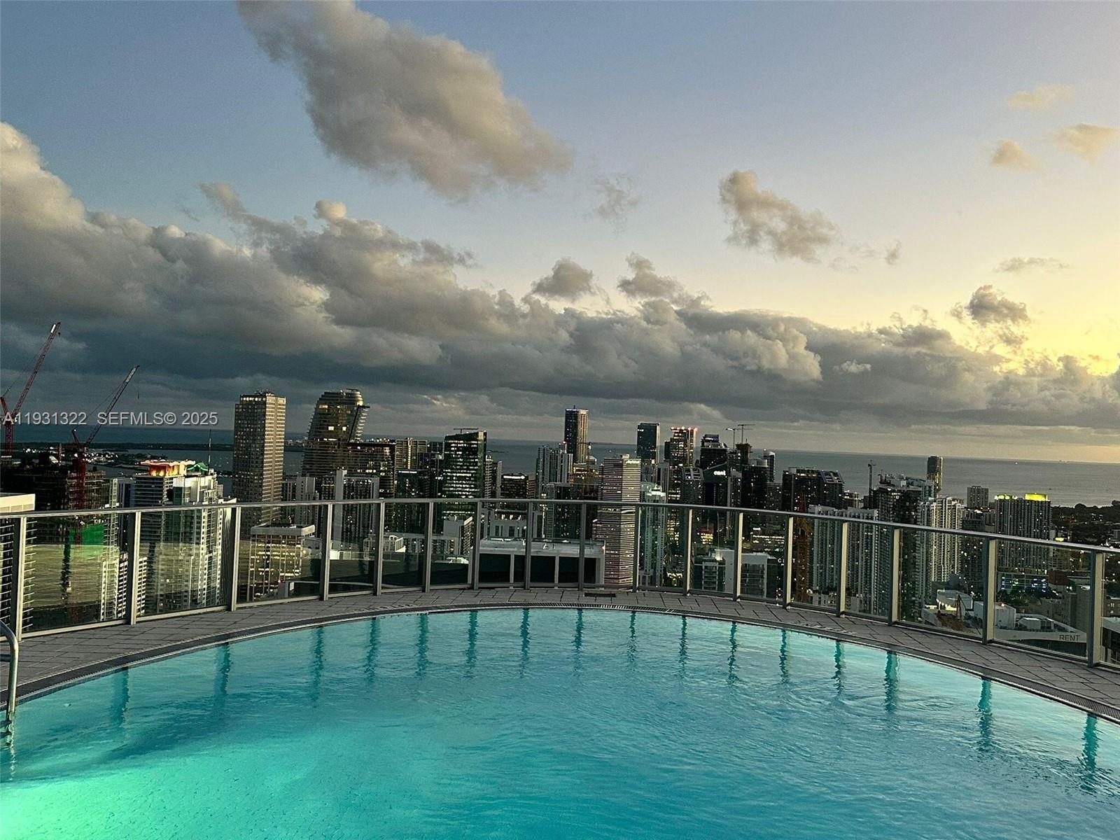 PARAMOUNT MIAMI WORLDCENT - Residential