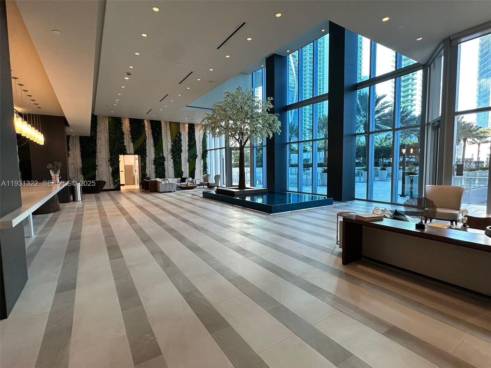 PARAMOUNT MIAMI WORLDCENT - Residential