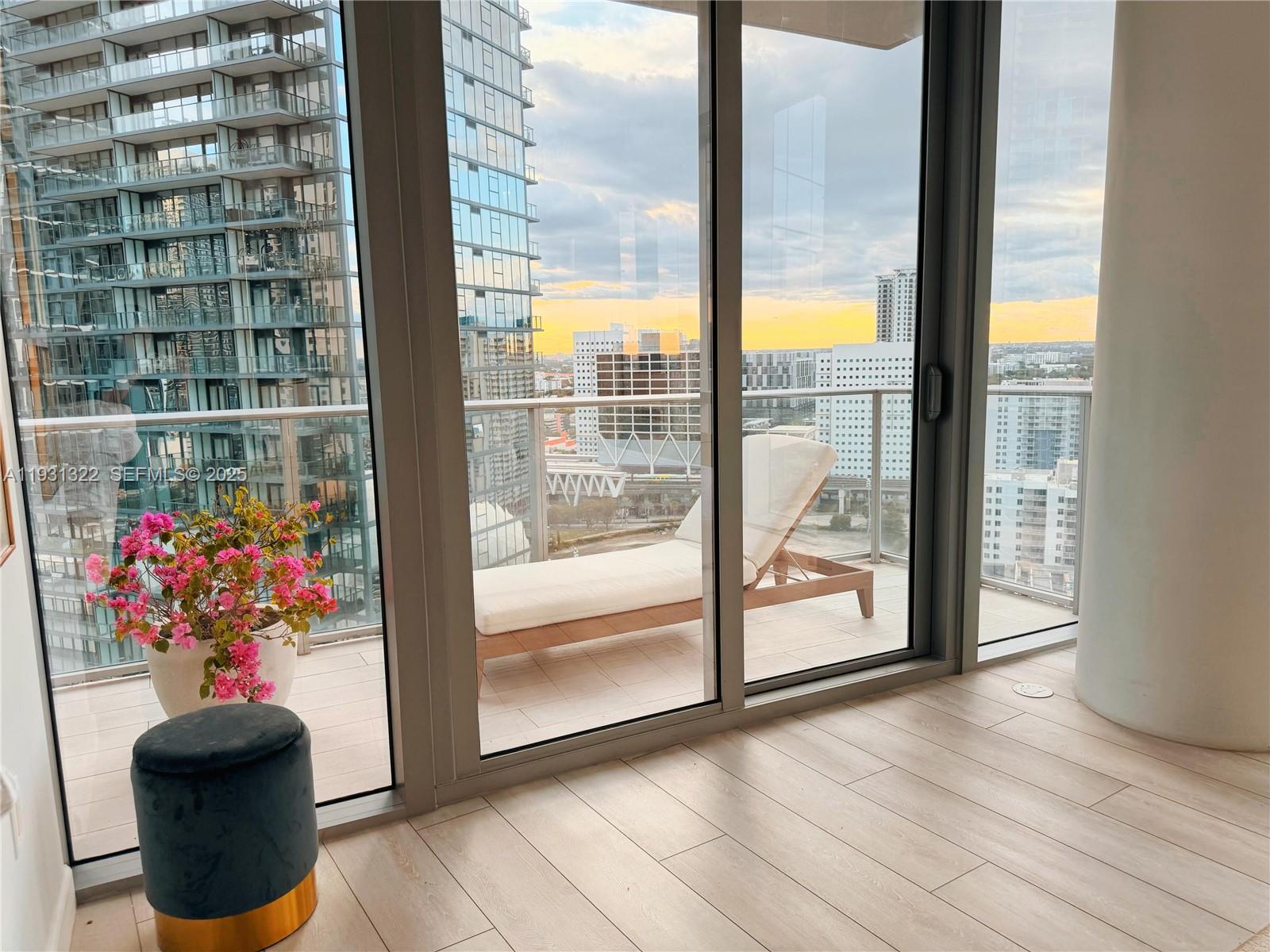 PARAMOUNT MIAMI WORLDCENT - Residential