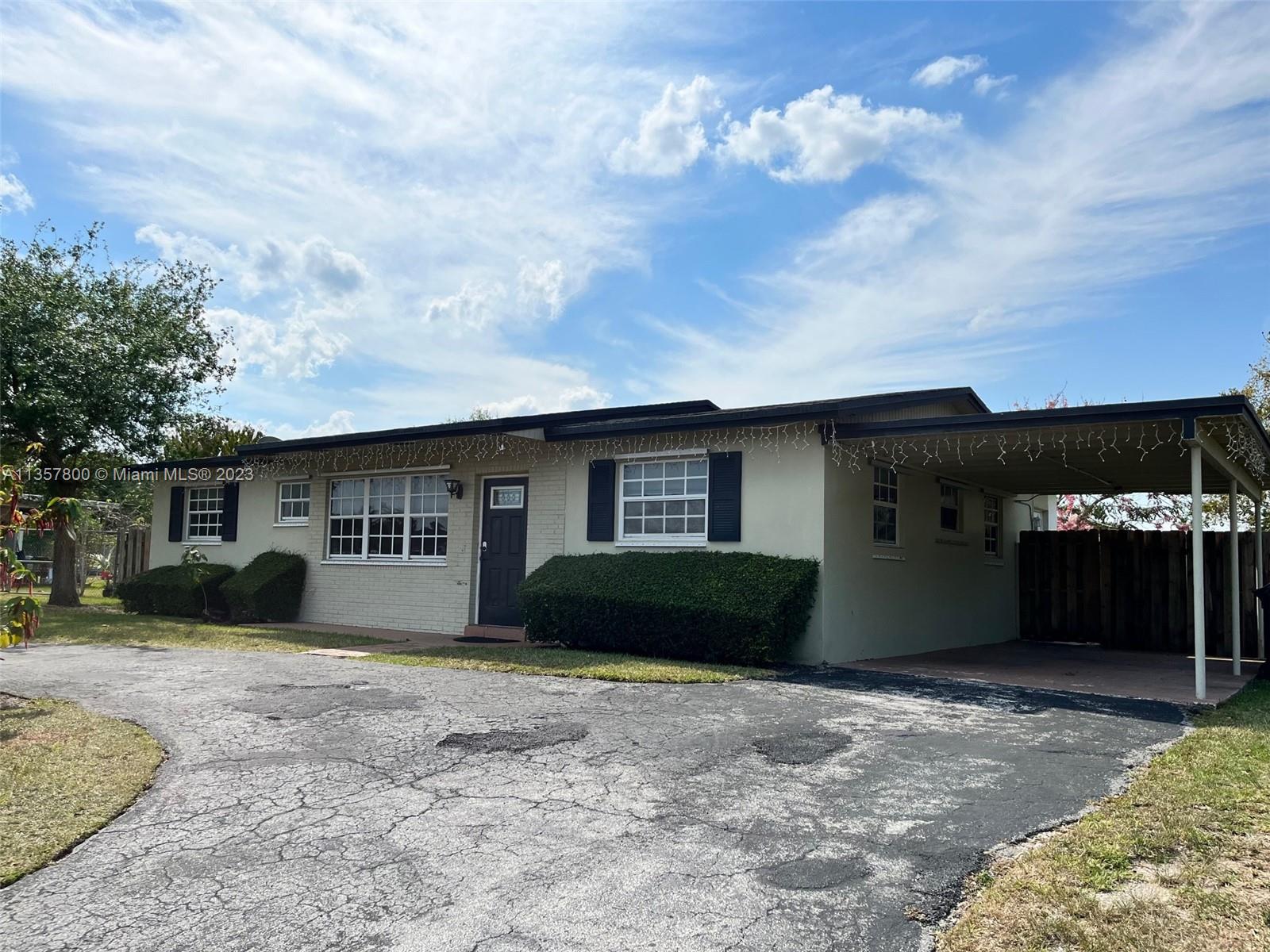 UNIVERSAL ESTATES SOUTH A - Residential Lease