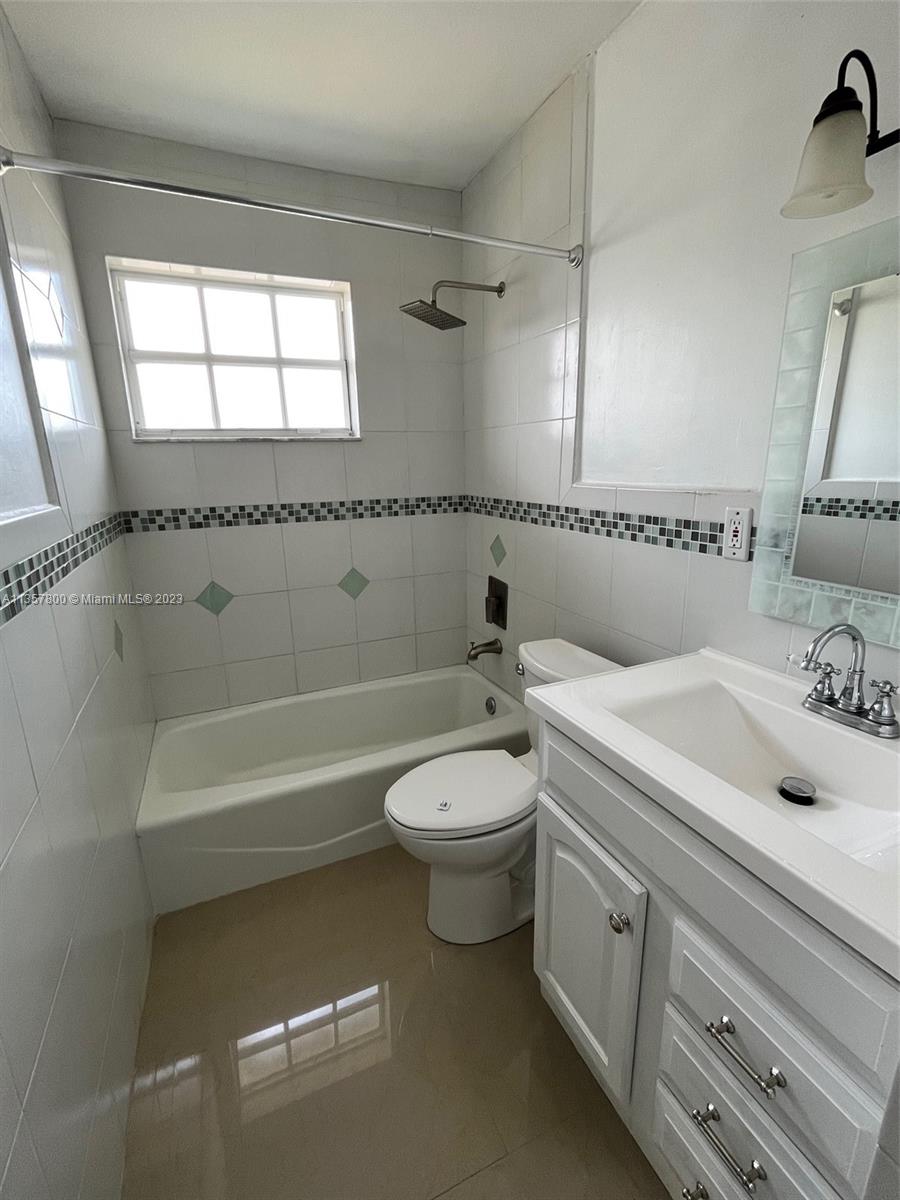 UNIVERSAL ESTATES SOUTH A - Residential Lease