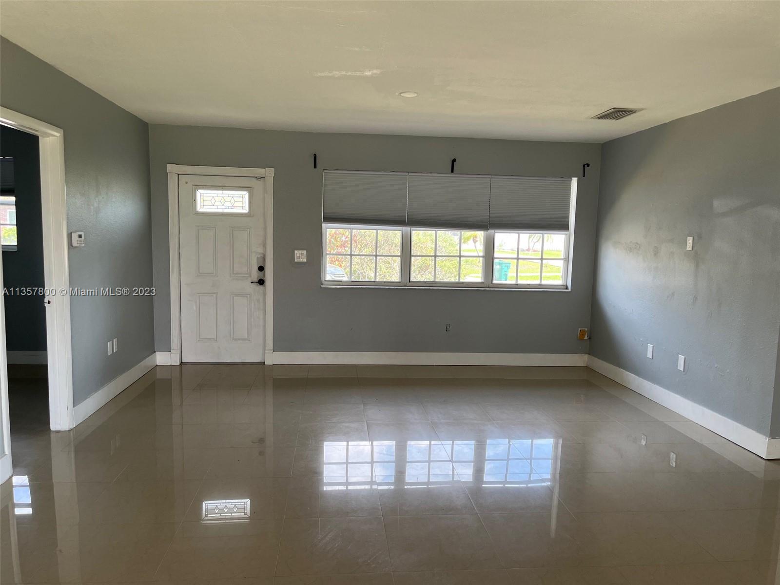 UNIVERSAL ESTATES SOUTH A - Residential Lease