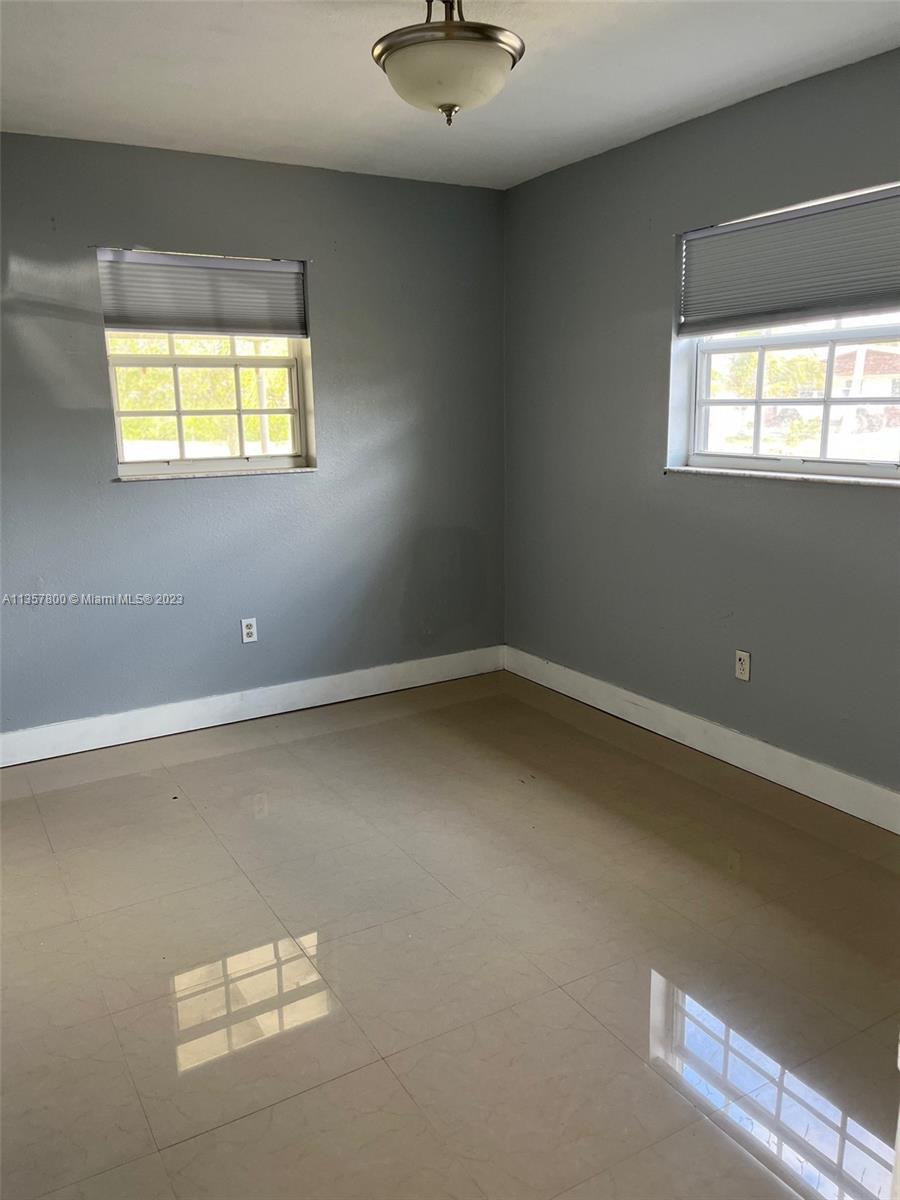 UNIVERSAL ESTATES SOUTH A - Residential Lease