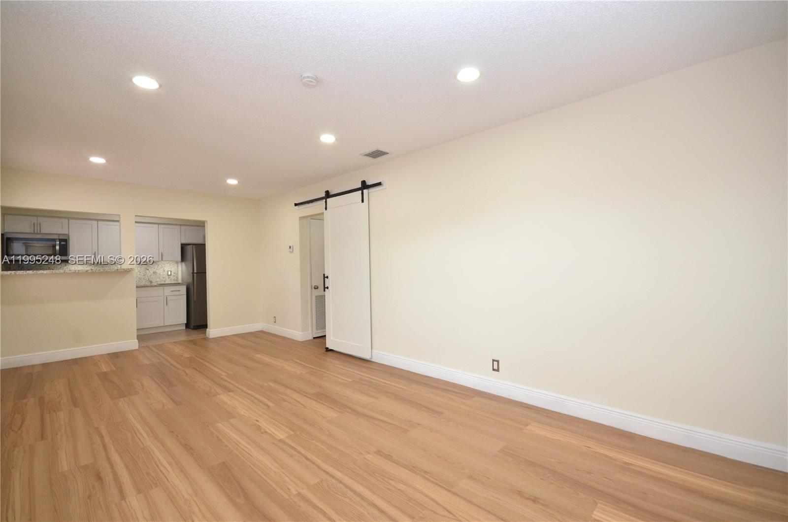 GRAPELAND - Residential Lease