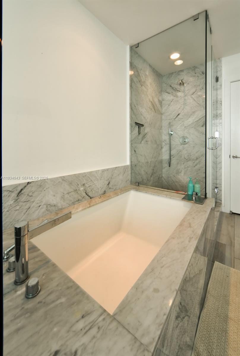GRAN PARAISO CONDO - Residential
