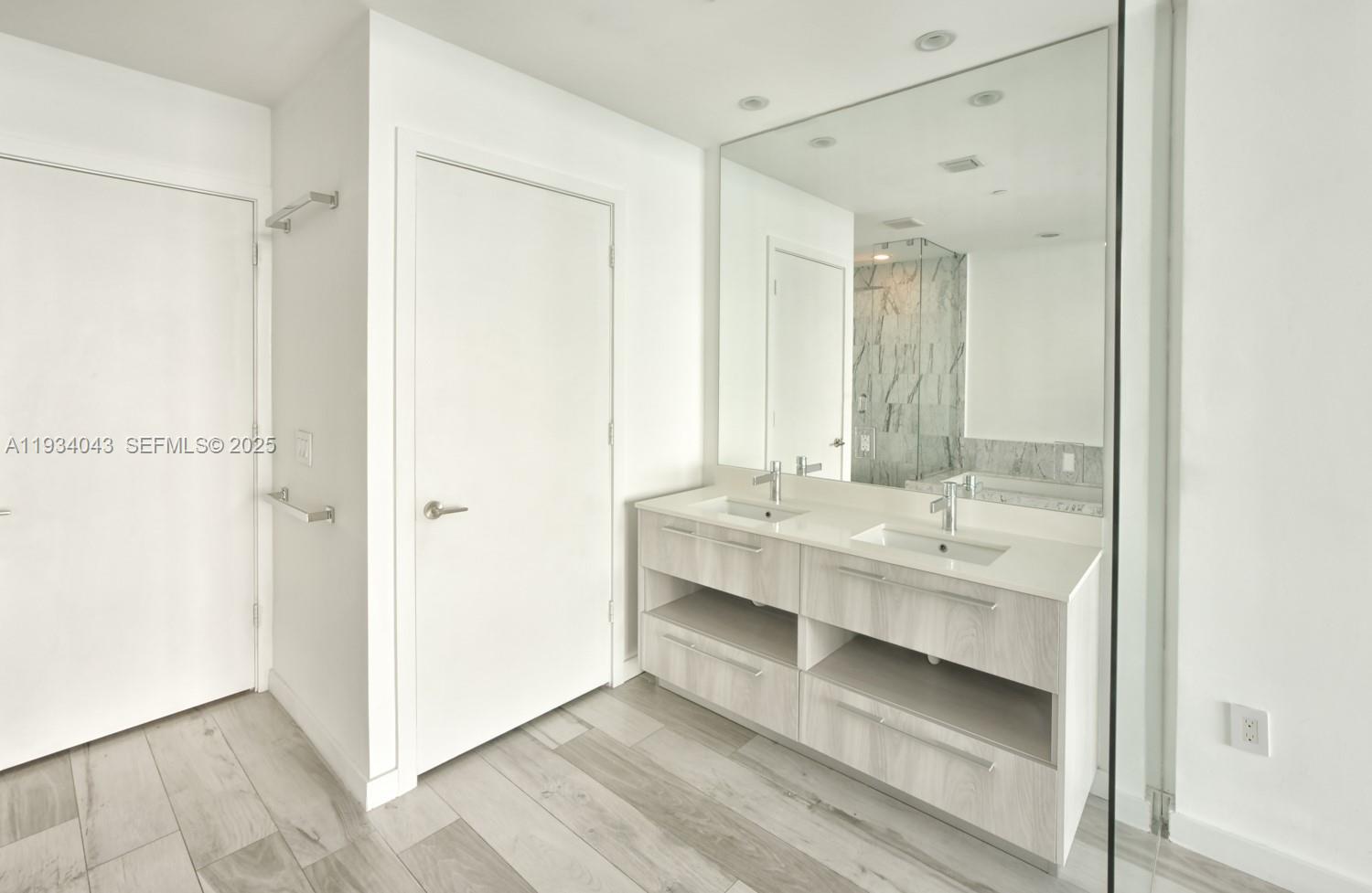 GRAN PARAISO CONDO - Residential