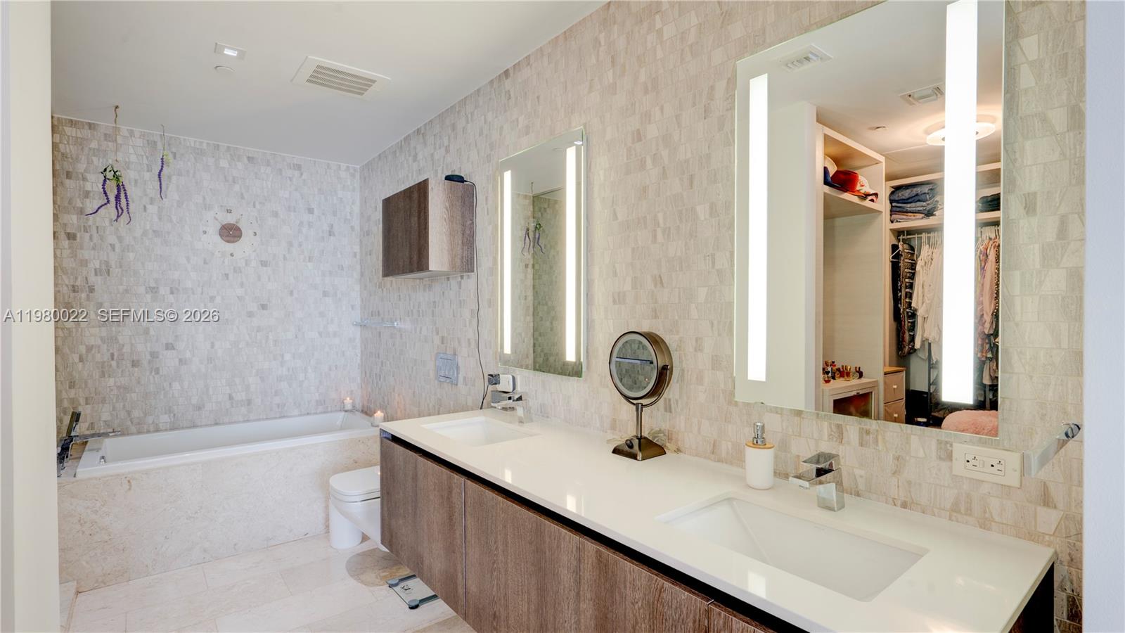 RISE CONDO - Residential