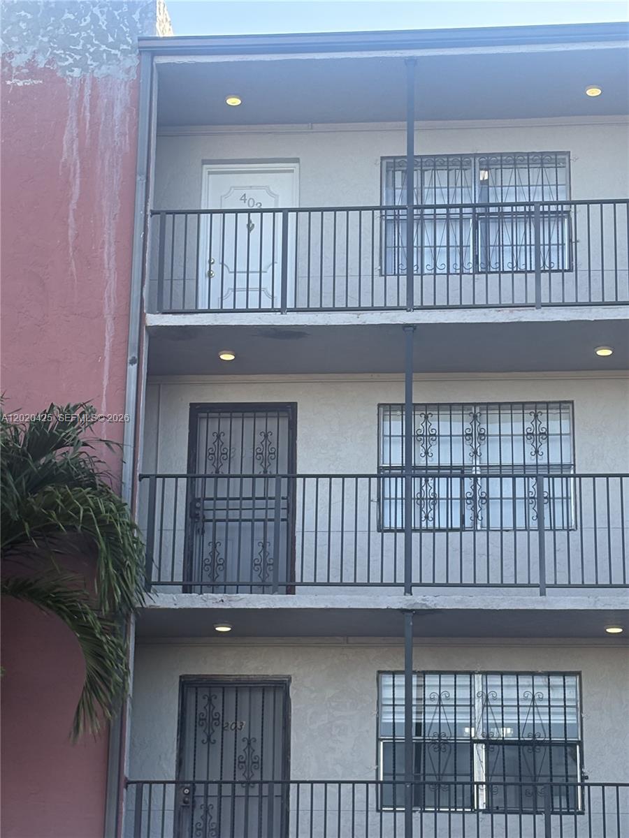 WESTLAND MANORS EAST COND - Residential