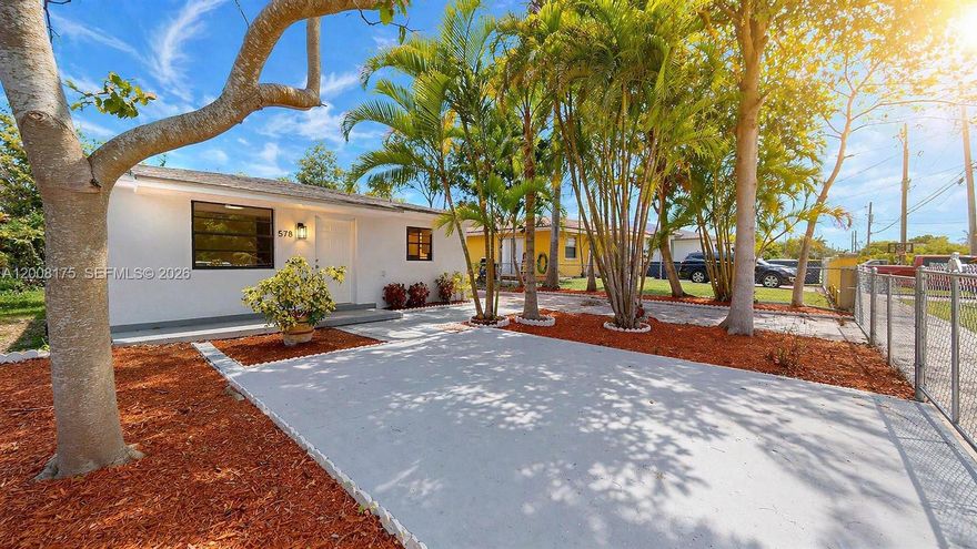 Welcoming 3/2 home located in Florida City. Spacious layout and a convenient location makes this property a great move-in option. The roof is about 3 years old, no HOA, large lot with fruit trees and plenty of parking spaces. Centrally located walking distance to City Hall.
