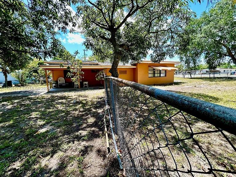 LAUDERDALE VILLAS - Residential Lease