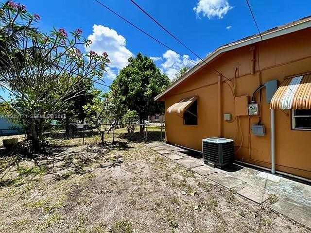 LAUDERDALE VILLAS - Residential Lease