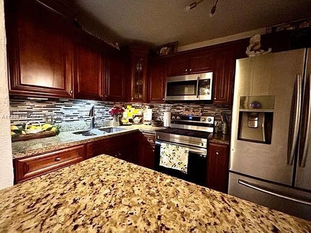 LAUDERDALE VILLAS - Residential Lease