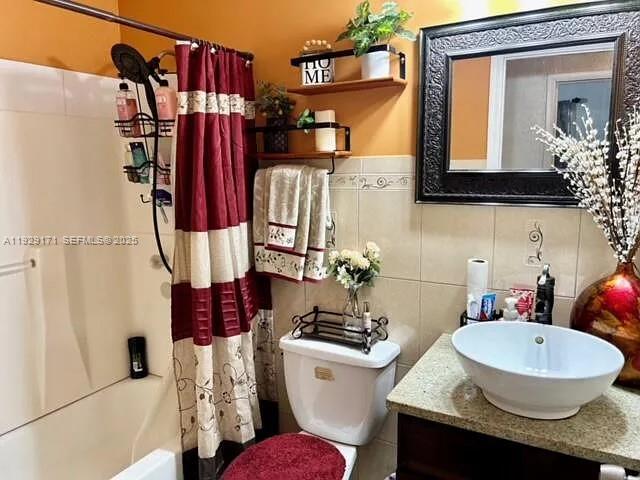 LAUDERDALE VILLAS - Residential Lease