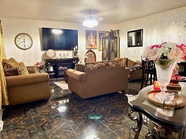 LAUDERDALE VILLAS - Residential Lease