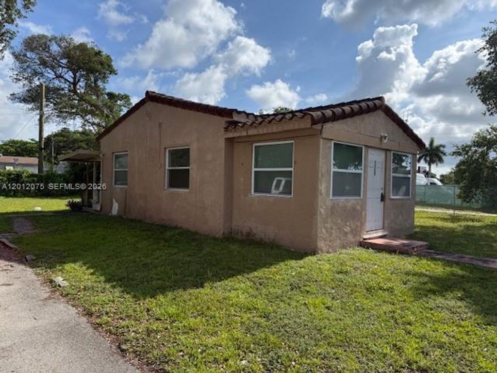 Photo of 6013 SW 34th St, Miramar, FL 33023 (MLS # A12012075)