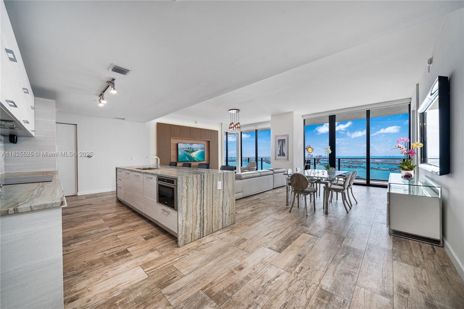 650 NE 32nd St PH5003
