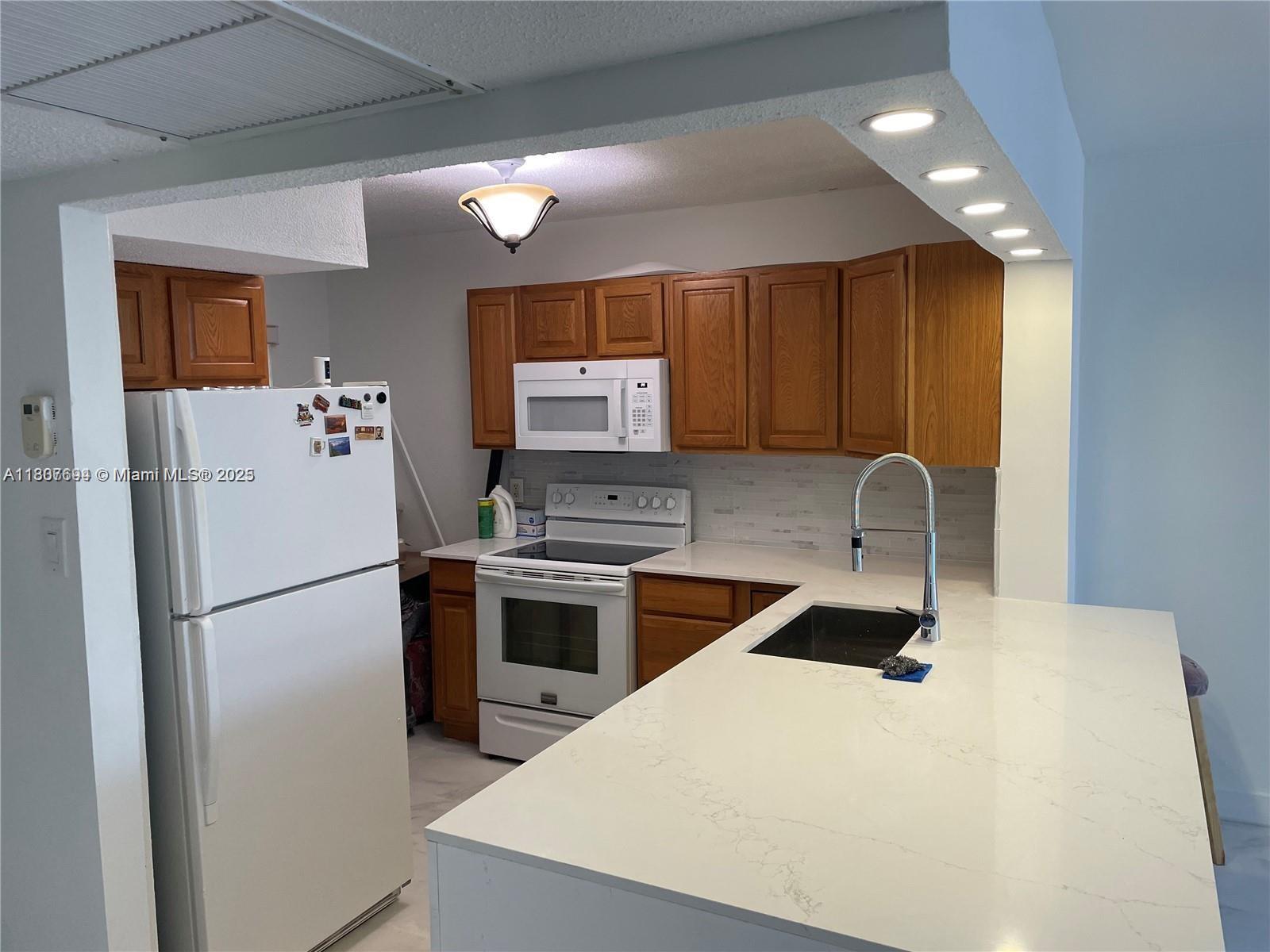 Rental Property at 9420 Poinciana Pl 314, Davie, Broward County, Florida - Bedrooms: 2 
Bathrooms: 2  - $2,400 MO.