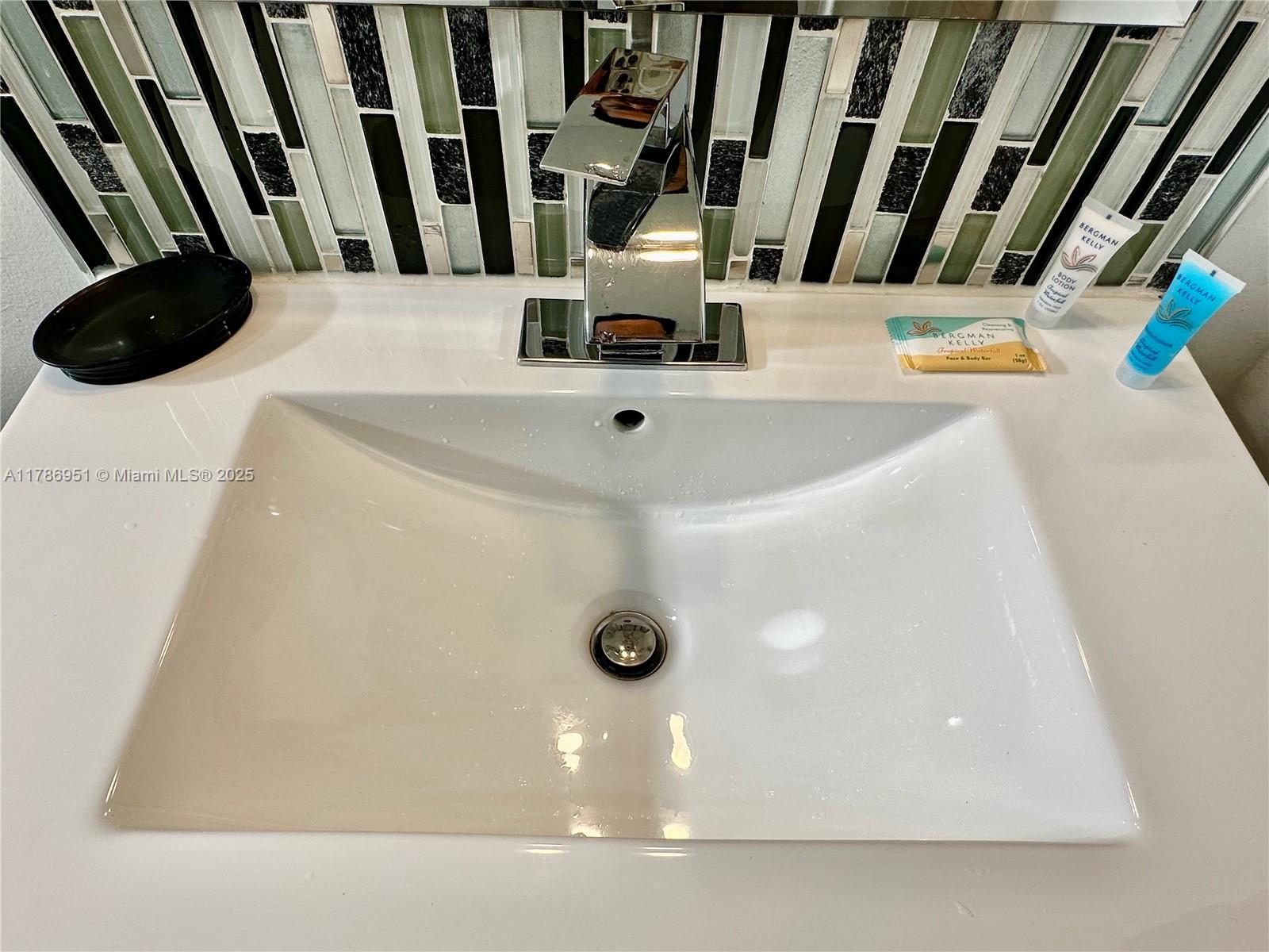 HOLLYWOOD HILLS AMEN PLAT - Residential