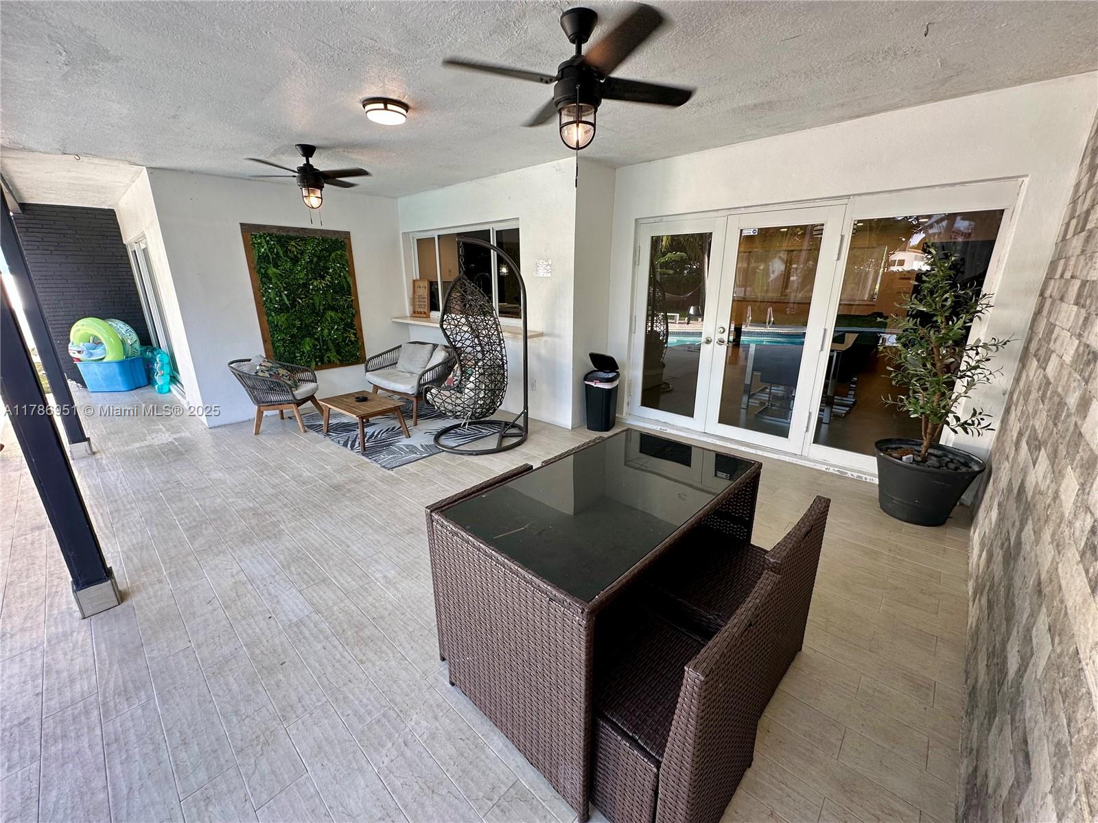HOLLYWOOD HILLS AMEN PLAT - Residential