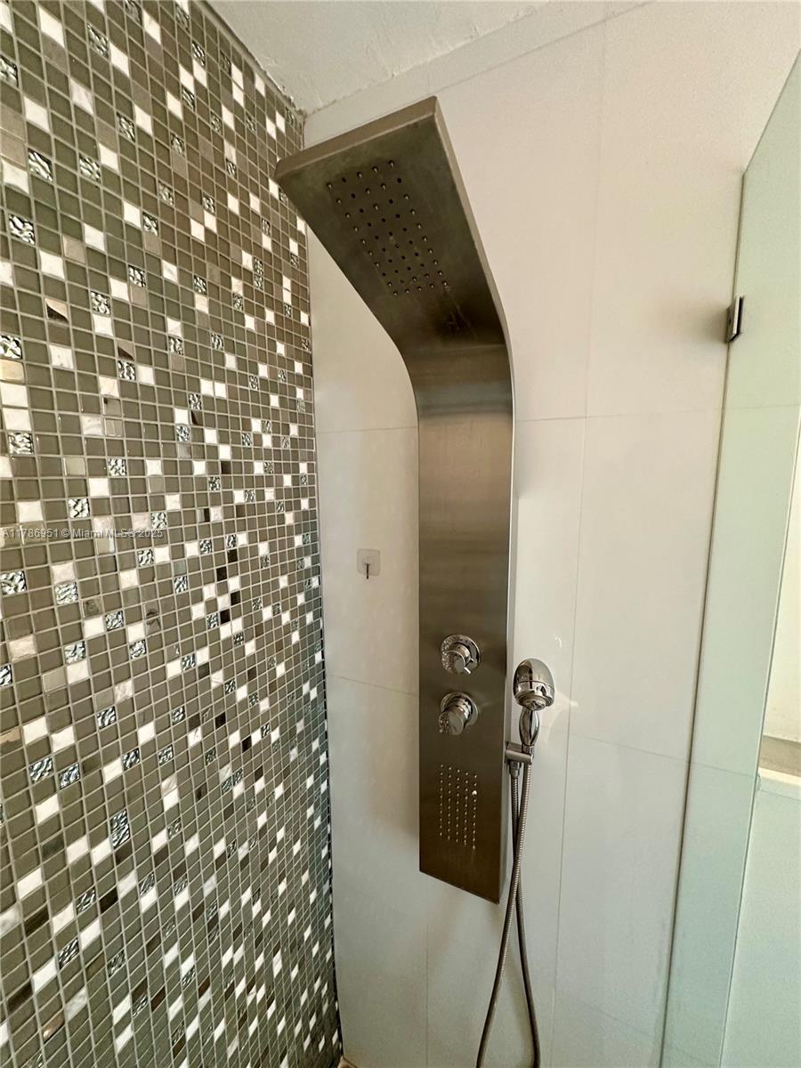 HOLLYWOOD HILLS AMEN PLAT - Residential
