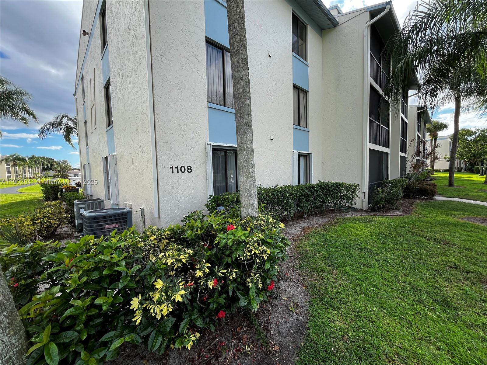 PALM CLUB VILLAGE II COND - Residential