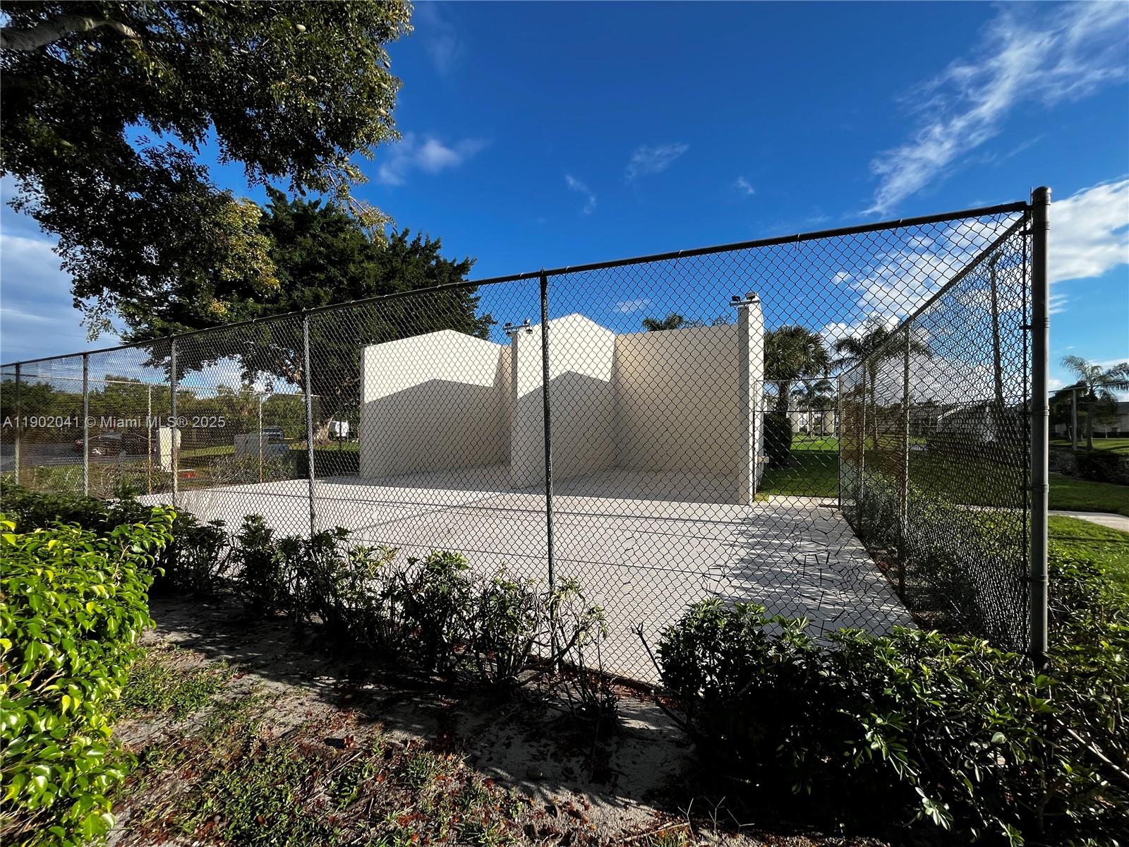 PALM CLUB VILLAGE II COND - Residential