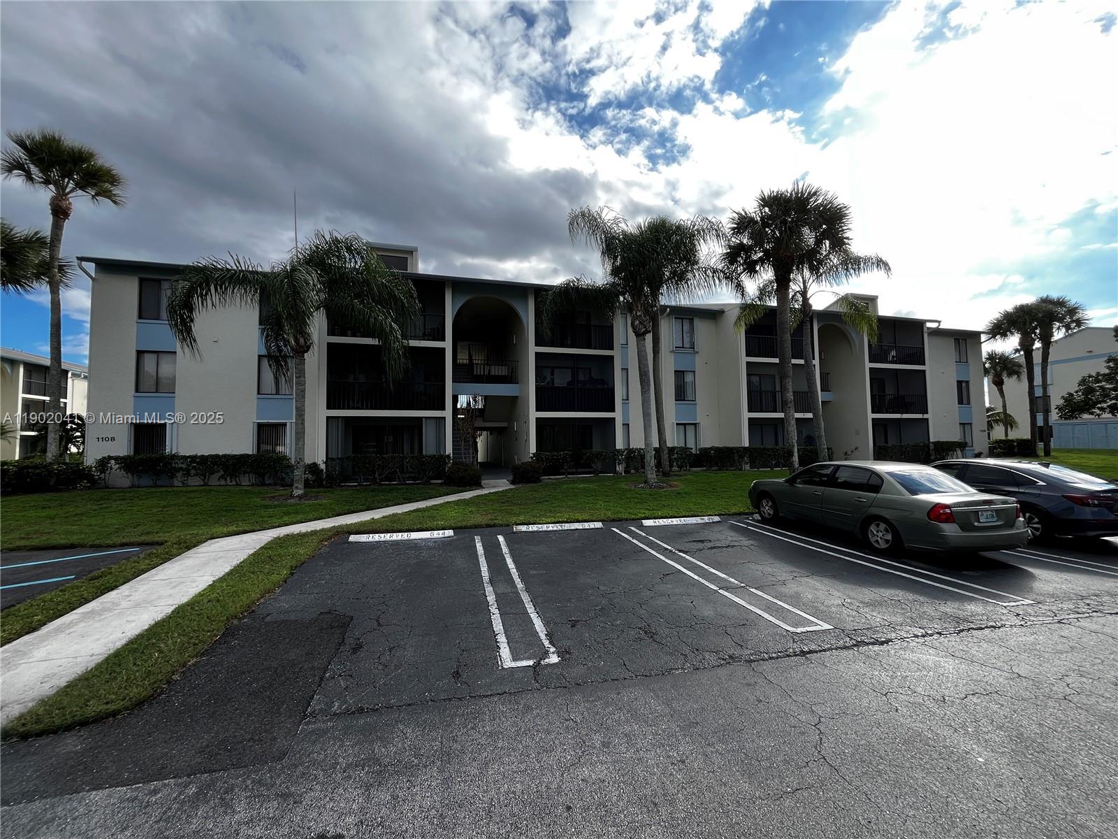 PALM CLUB VILLAGE II COND - Residential