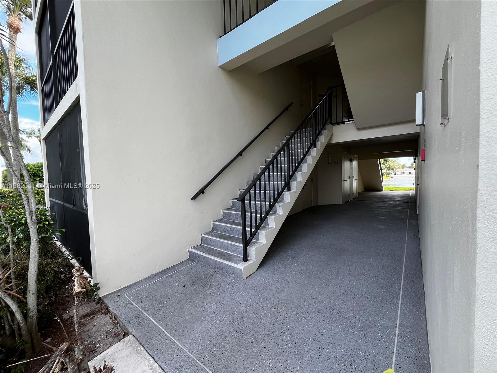 PALM CLUB VILLAGE II COND - Residential