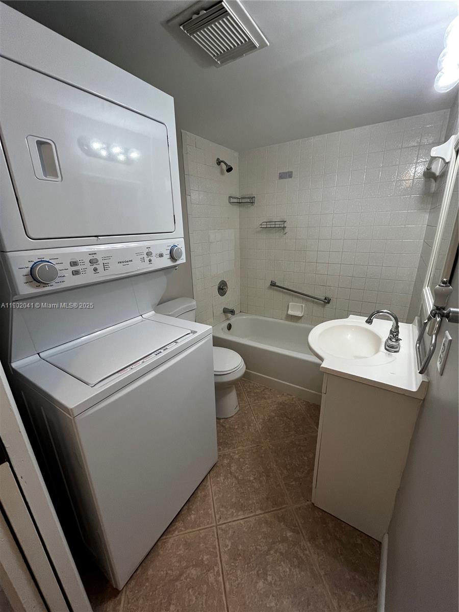 PALM CLUB VILLAGE II COND - Residential