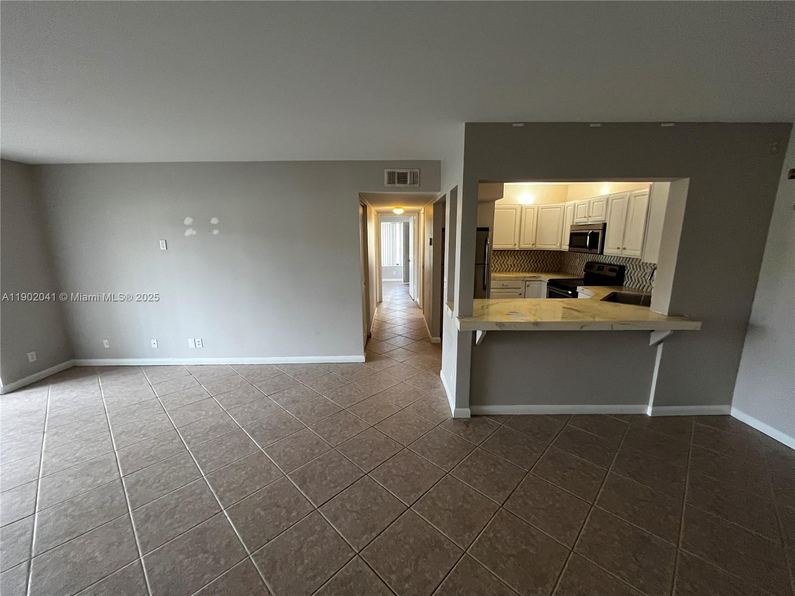 PALM CLUB VILLAGE II COND - Residential