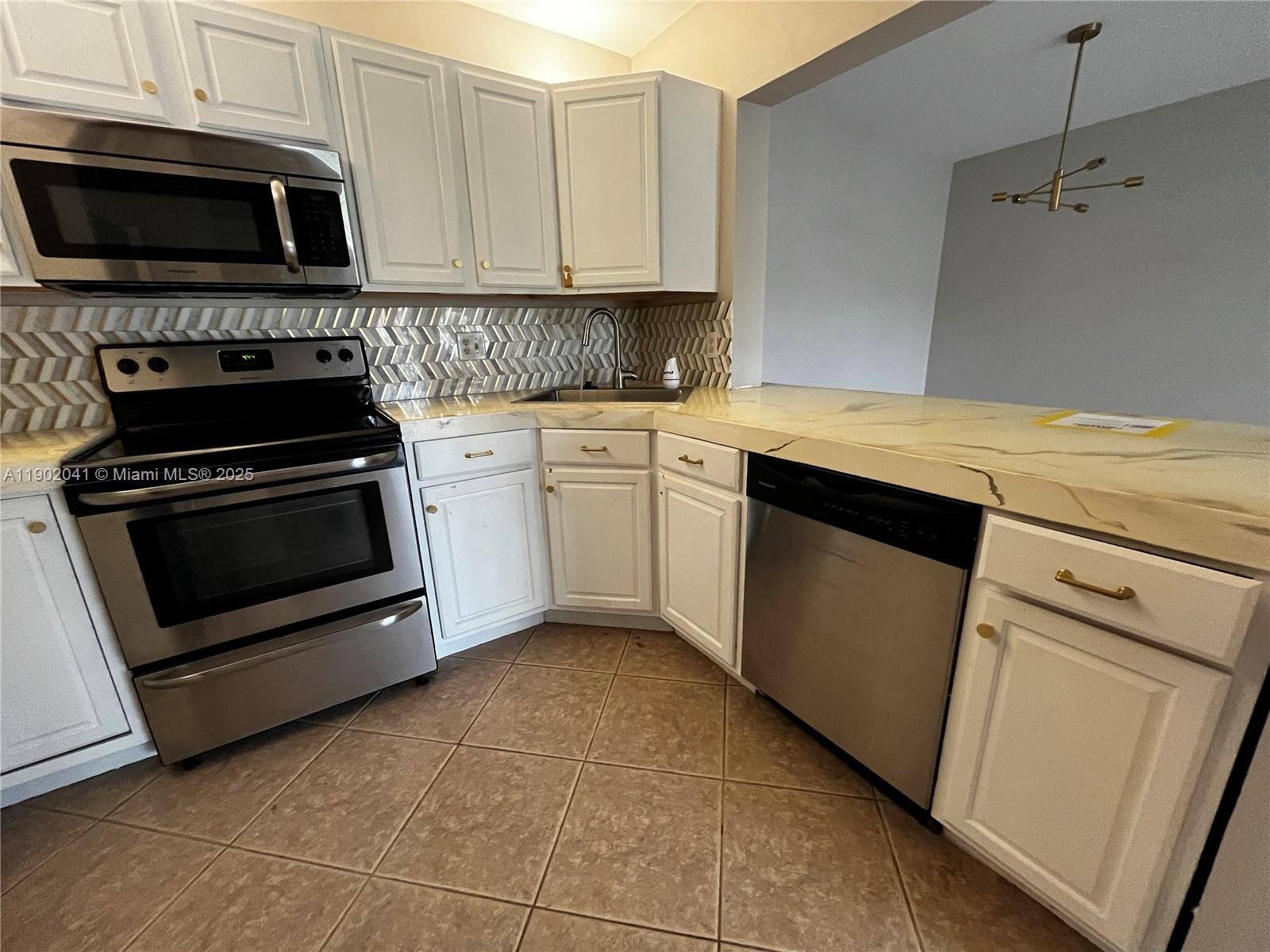 PALM CLUB VILLAGE II COND - Residential