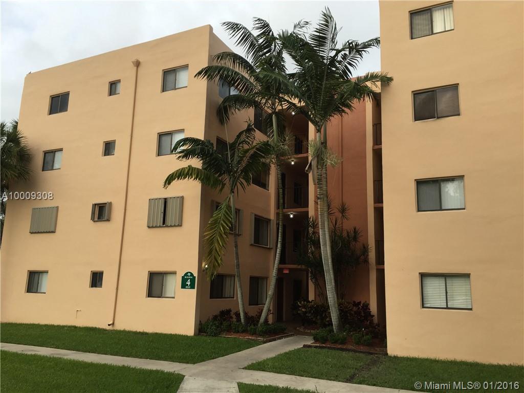 Updated 3 bedroom 2 bath in Horizons West. Priced to sell. Will Not Last!!! Huge Master bedroom, Storage unit in balcony and big open kitchen. Bathrooms have been updated. Unit is very spacious. Client will love the property.