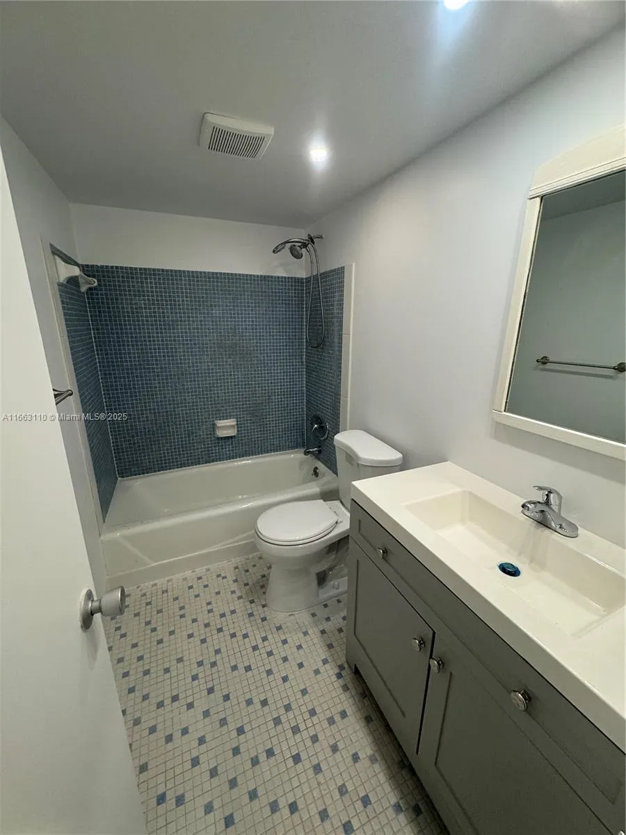 Hallandale Beach, Florida 33009, United States, 1 Bedroom Bedrooms, ,1 BathroomBathrooms,Residential,Active,42820