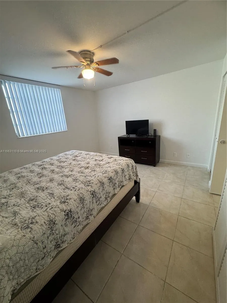 Hallandale Beach, Florida 33009, United States, 1 Bedroom Bedrooms, ,1 BathroomBathrooms,Residential,Active,42820