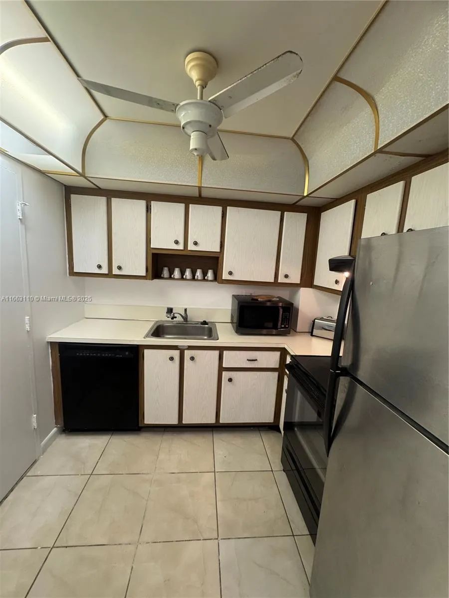 Hallandale Beach, Florida 33009, United States, 1 Bedroom Bedrooms, ,1 BathroomBathrooms,Residential,Active,42820