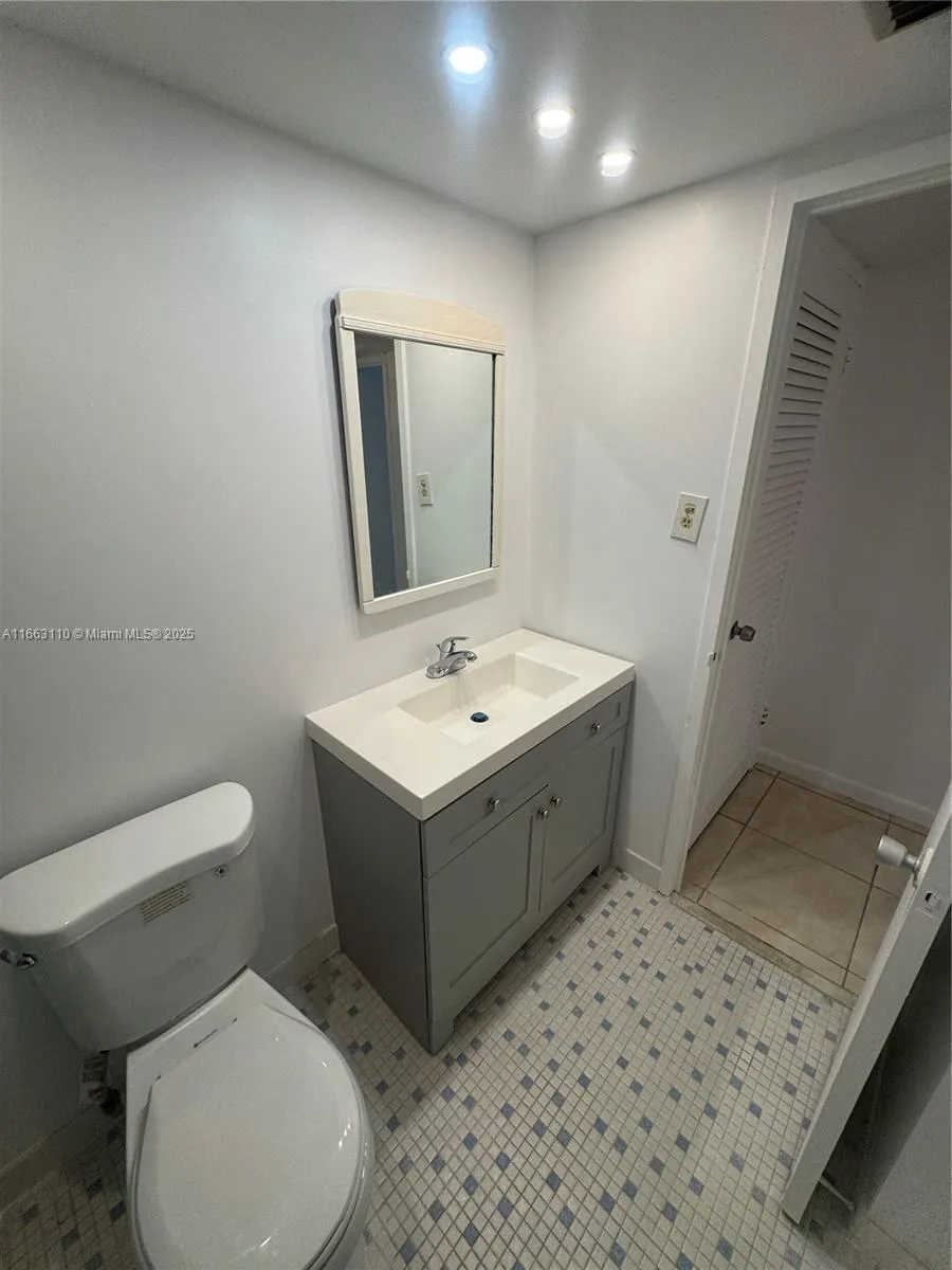 Hallandale Beach, Florida 33009, United States, 1 Bedroom Bedrooms, ,1 BathroomBathrooms,Residential,Active,42820