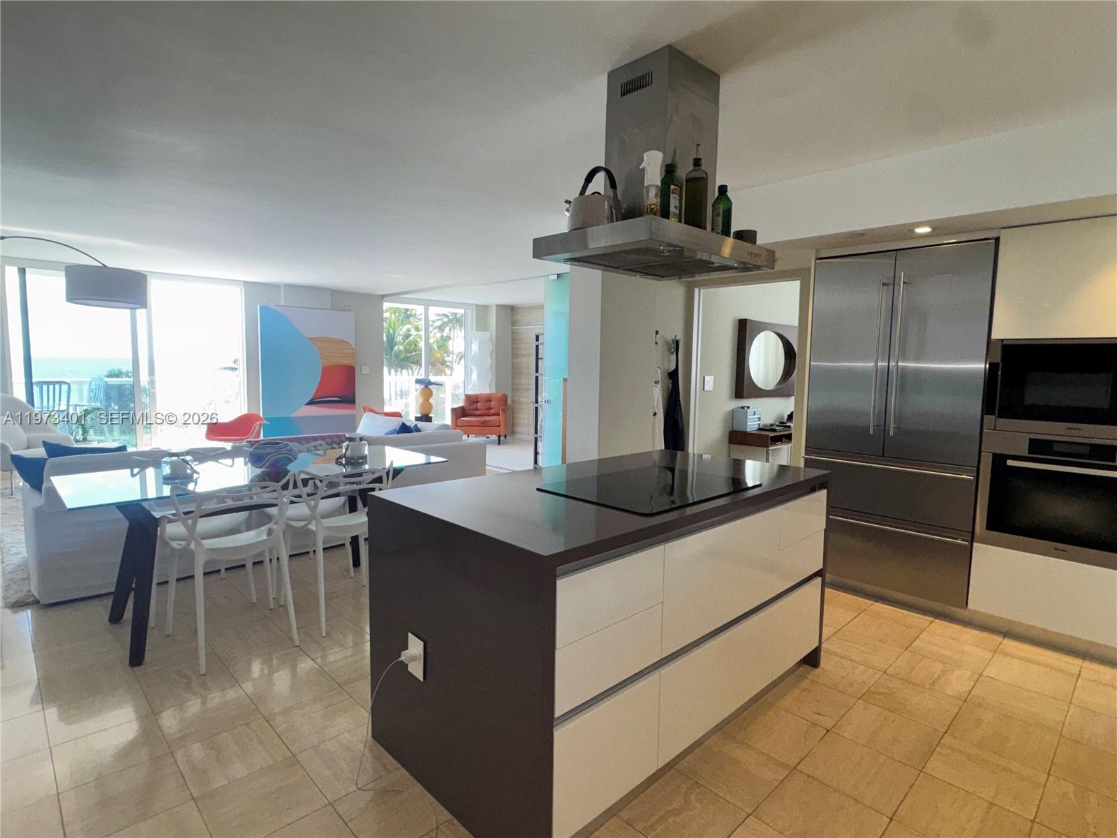 2457 Collins Ave 405