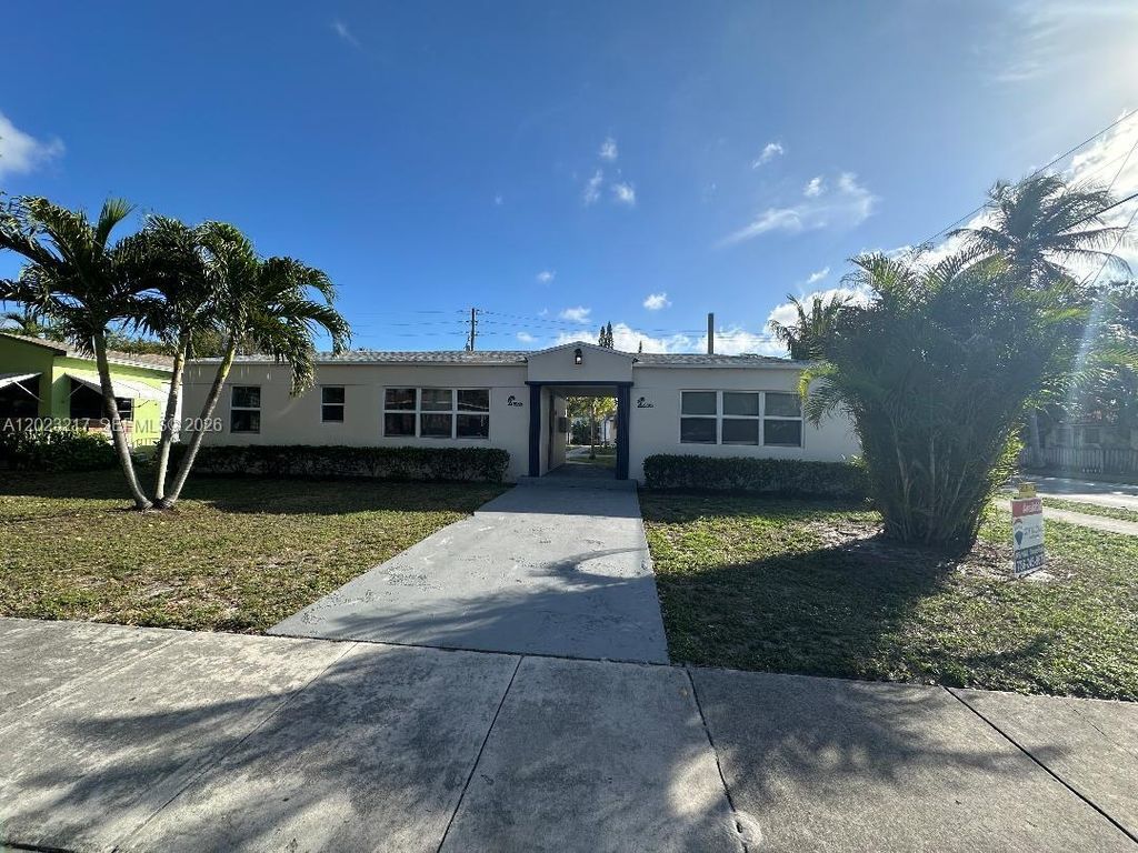 Photo of 1956 Lincoln St #5, Hollywood, FL 33020 (MLS # A12023217)
