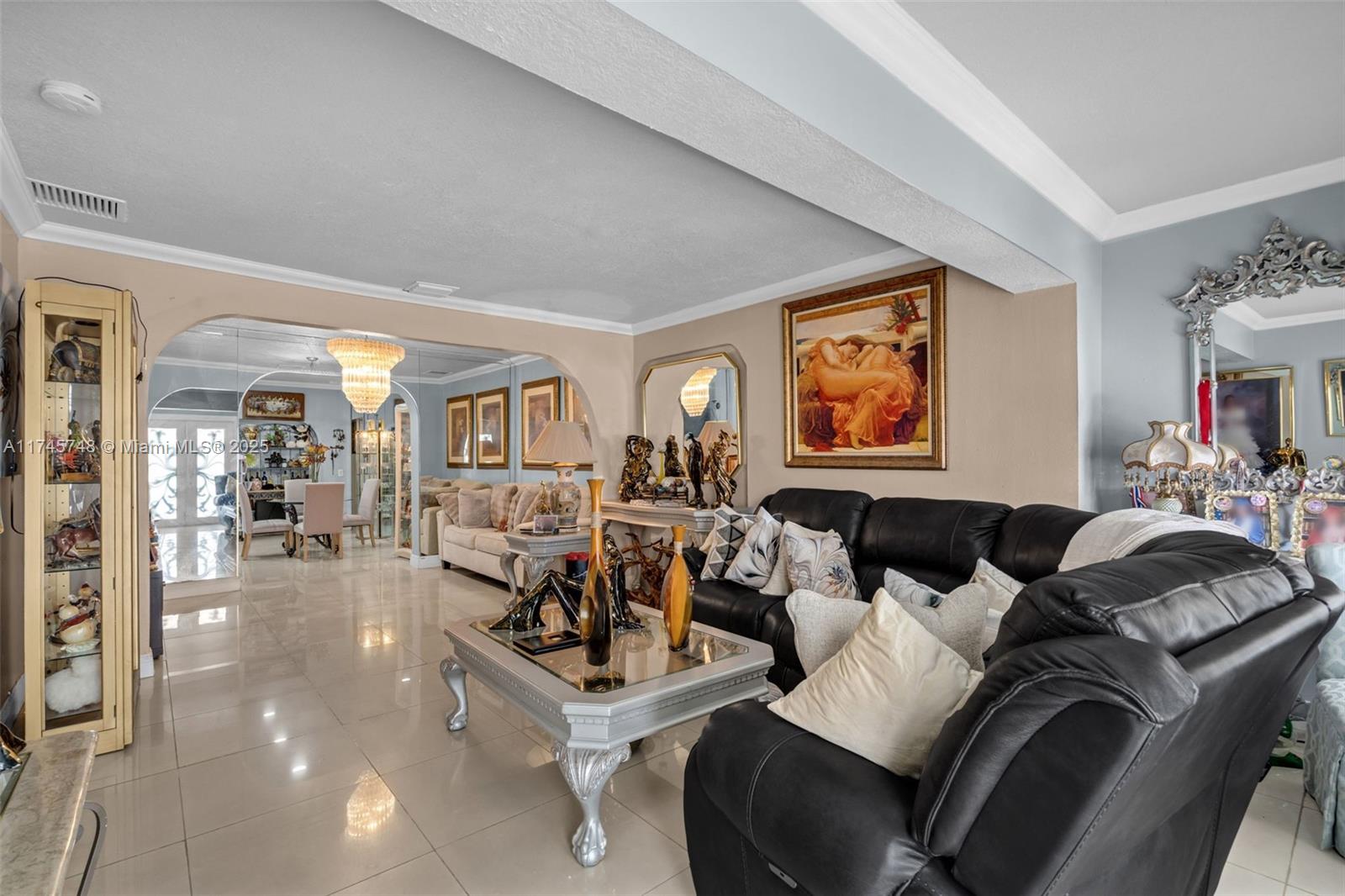 217 W 34th St