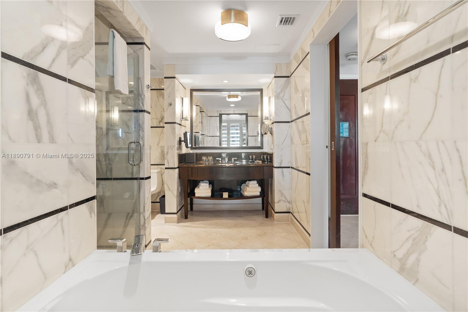 FONTAINEBLEAU III - Residential