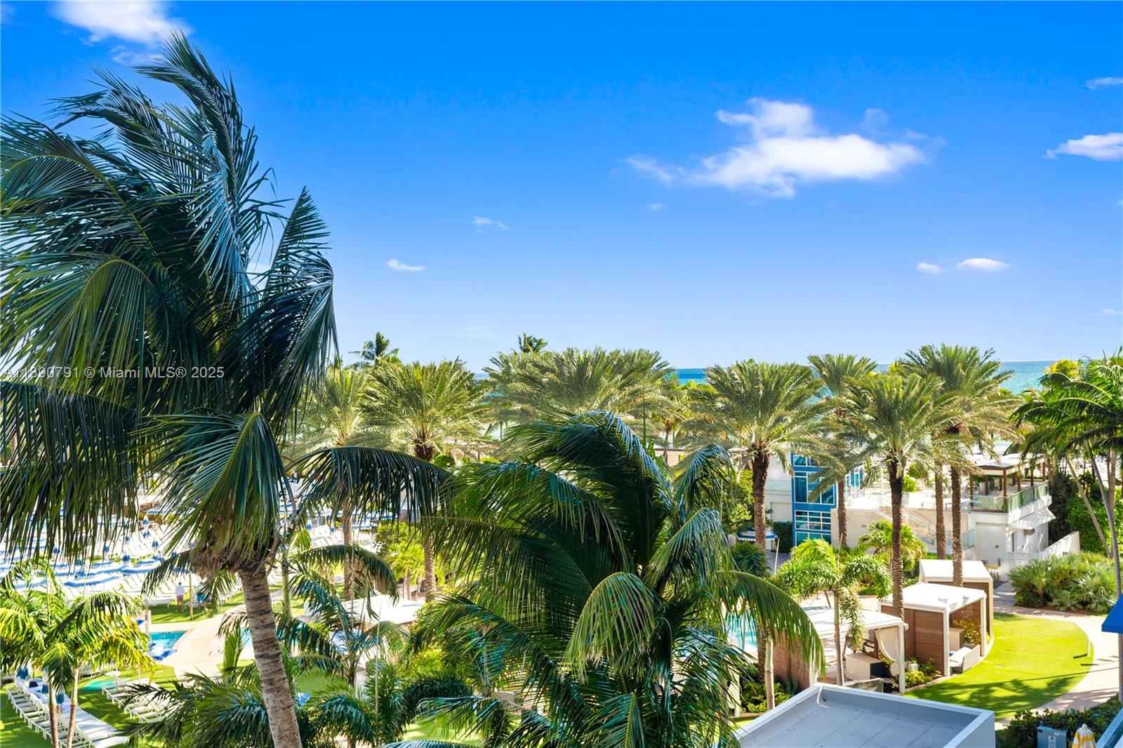 4391 Collins Ave 402