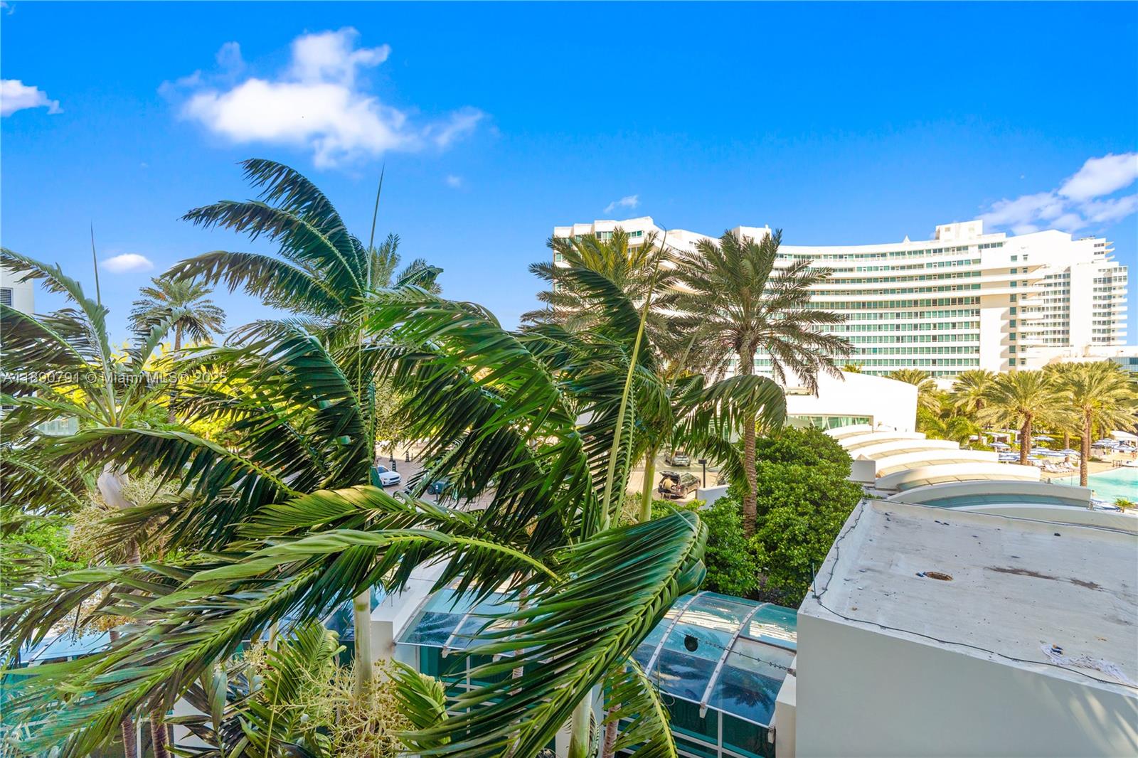 4391 Collins Ave 402